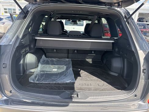 Used 2025 Subaru Forester Premium image 13