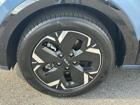 Used 2024 Kia Niro Wind w/ Wind Preserve Package FWD image 11