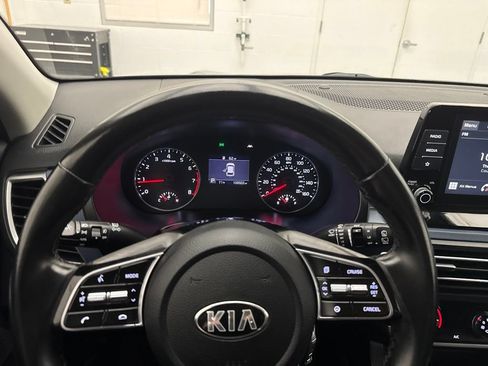 Used 2021 Kia Seltos S FWD image 14