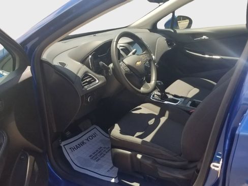 Used 2018 Chevrolet Cruze LT FWD image 9