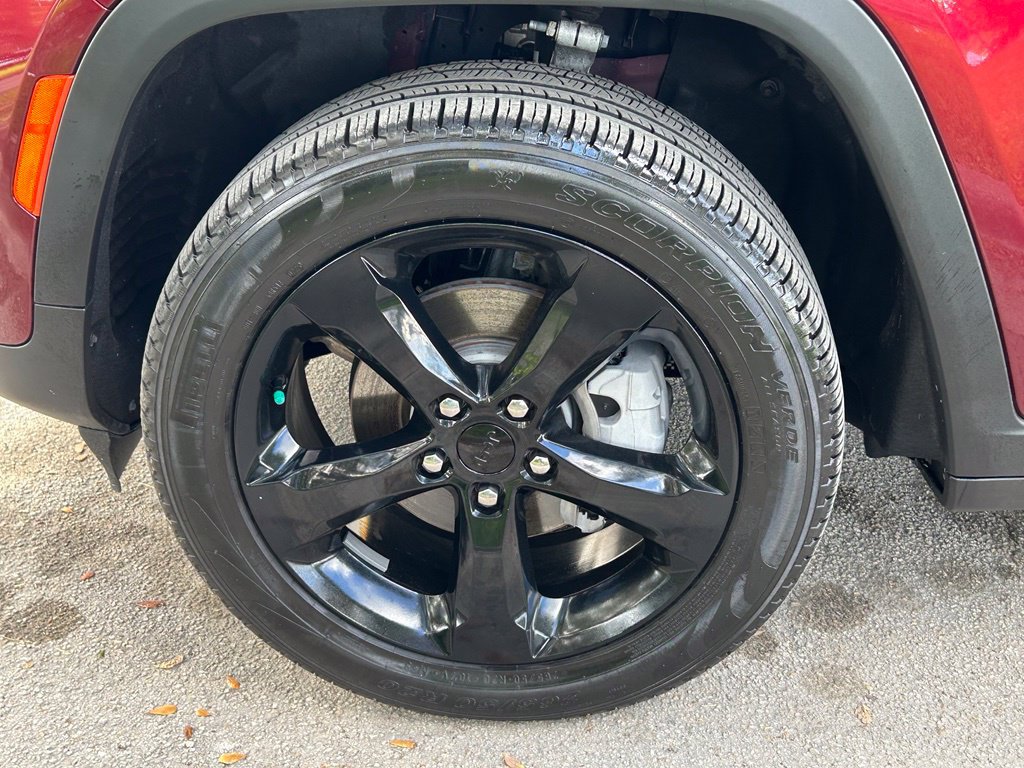 Certified 2025 Jeep Grand Cherokee Limited w/ Black Appearance Package RWD image 34