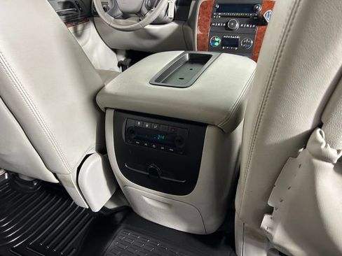 Used 2010 Chevrolet Suburban LT AWD/4WD image 17