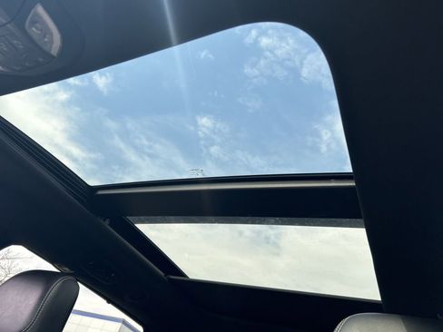 Used 2019 Chrysler Pacifica Limited w/ S Appearance Package image 11