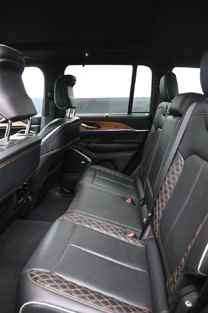 Used 2022 Jeep Grand Cherokee Summit AWD/4WD image 8