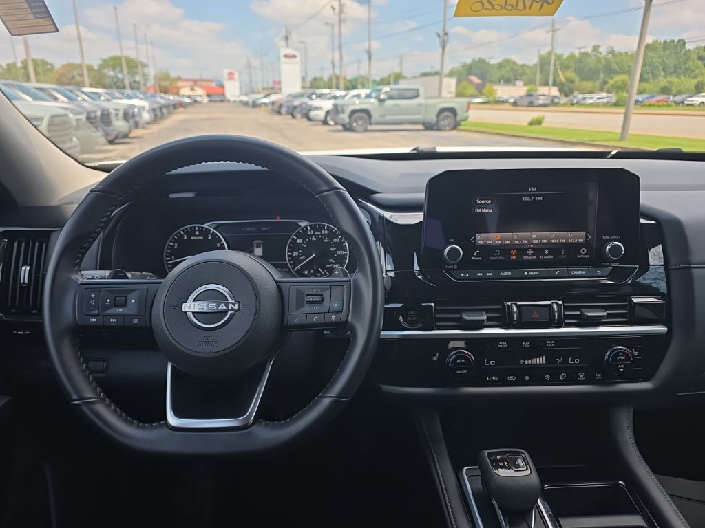 Used 2025 Nissan Pathfinder SV AWD/4WD image 13
