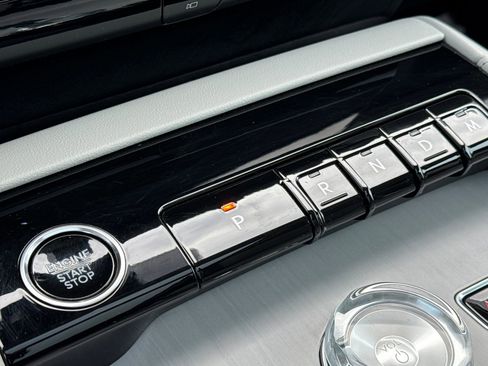 Certified 2025 Lincoln Navigator Reserve image 23