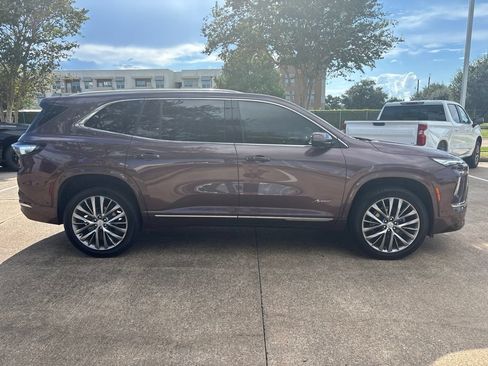Used 2026 Buick Enclave Avenir w/ Super Cruise Package FWD image 4