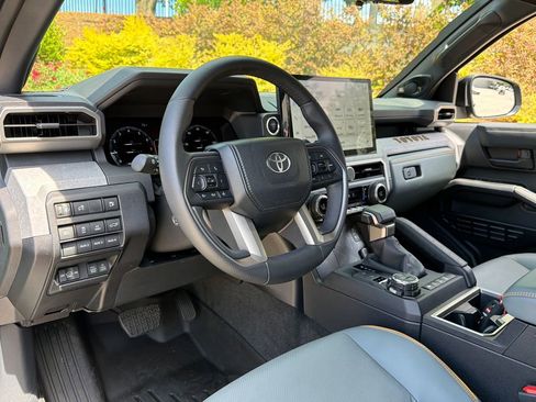 Used 2025 Toyota 4Runner Trailhunter AWD/4WD image 15