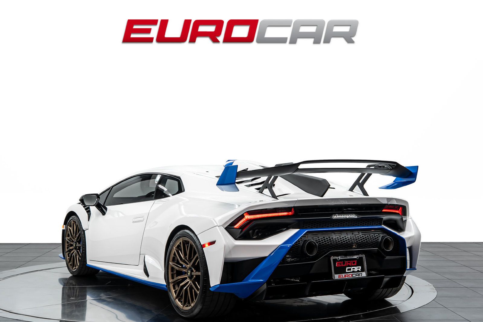 Used 2022 Lamborghini Huracan STO RWD image 3