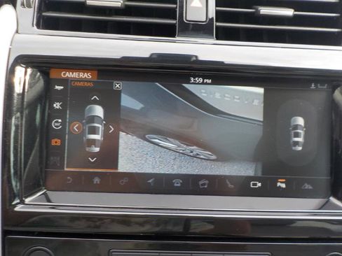 Used 2017 Land Rover Discovery HSE image 21