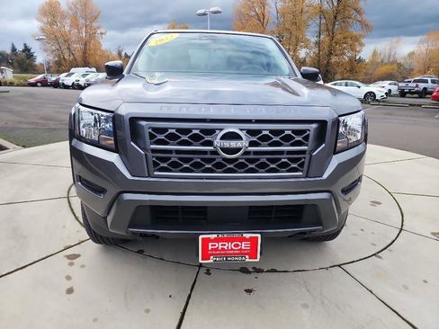 Used 2023 Nissan Frontier SV image 9