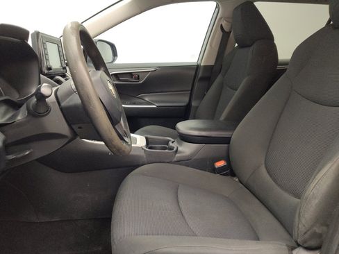 Used 2021 Toyota RAV4 LE FWD image 17