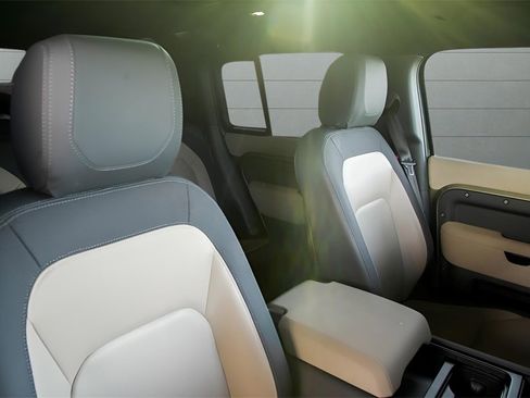 Used 2023 Land Rover Defender 110 X-Dynamic SE image 41