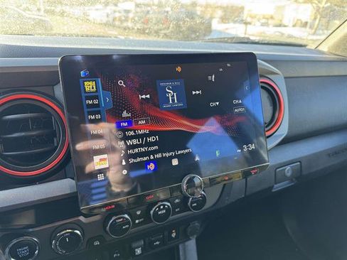 Used 2020 Toyota Tacoma TRD Off-Road image 15