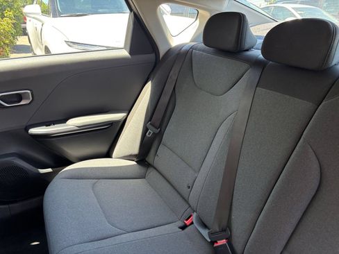 Used 2025 Kia K4 FWD image 39