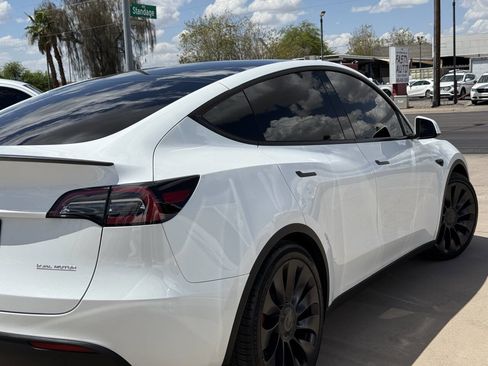 Used 2023 Tesla Model Y Performance AWD/4WD image 5
