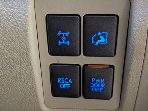 Used 2013 Lexus LX 570 4WD image 33