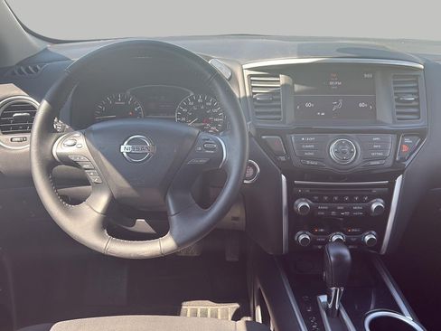 Used 2019 Nissan Pathfinder SV AWD/4WD image 17