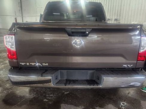Used 2019 Nissan Titan SV RWD image 4