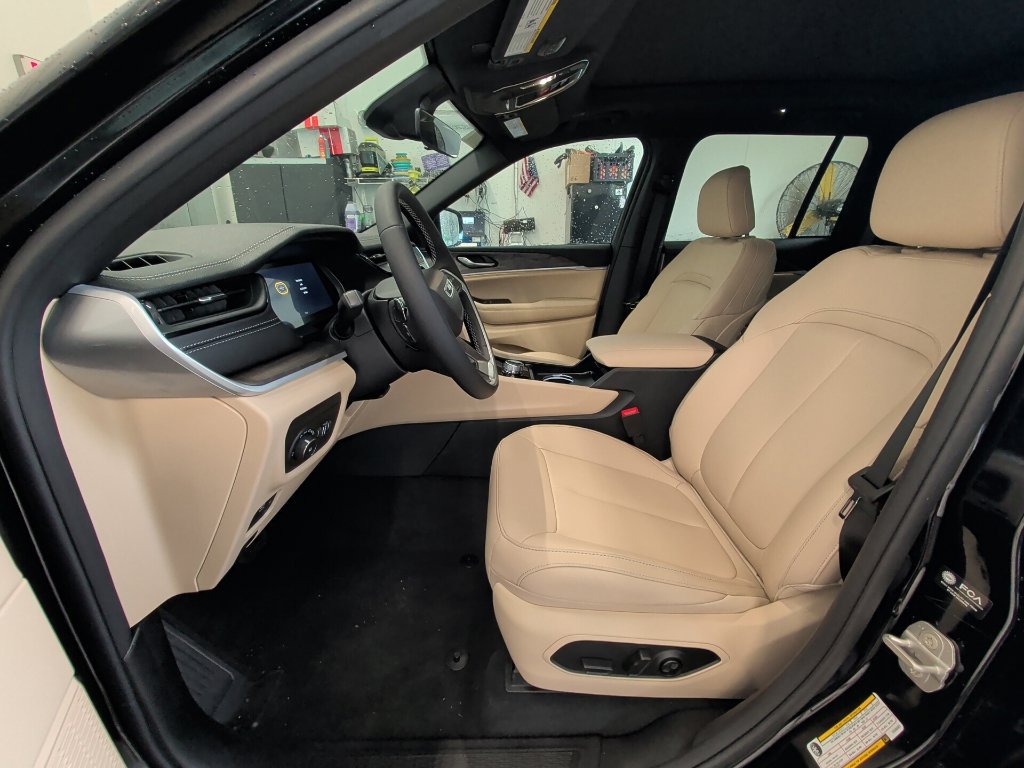 New 2026 Jeep Grand Cherokee Limited w/ Limited Altitude Package AWD/4WD image 10