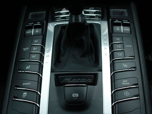 Used 2015 Porsche Macan S image 31