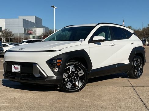 Used 2025 Hyundai Kona SEL image 2