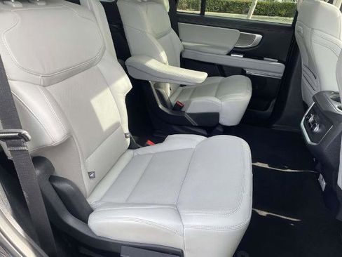 Certified 2025 Ford Expedition Platinum AWD/4WD image 30