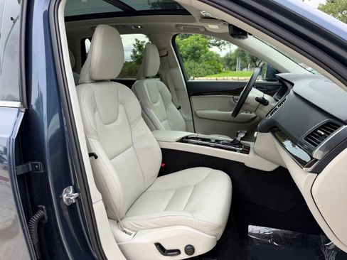 Used 2019 Volvo XC90 T5 Momentum w/ Protection Package Premier FWD image 10