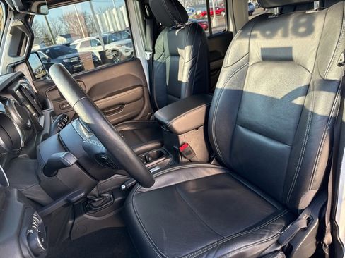 Used 2018 Jeep Wrangler Unlimited Sahara image 11