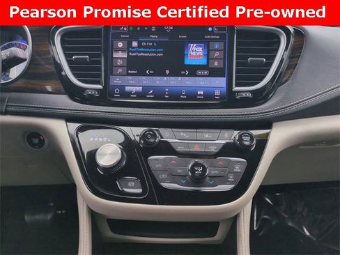 Used 2024 Chrysler Pacifica Limited image 19