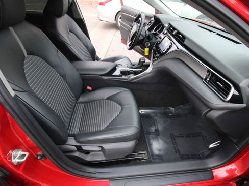 Used 2020 Toyota Camry SE image 26
