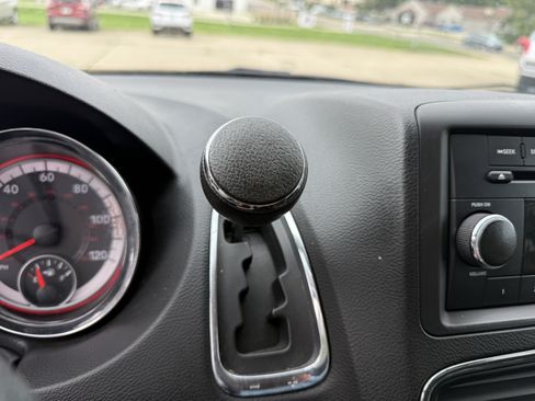 Used 2013 Dodge Grand Caravan SE FWD image 19