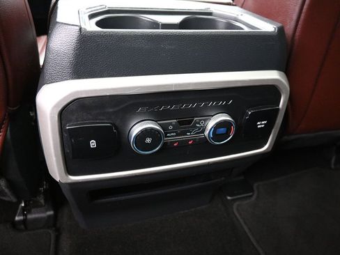 Used 2022 Ford Expedition Limited image 24