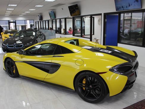 Used 2019 Rolls-Royce Dawn image 32