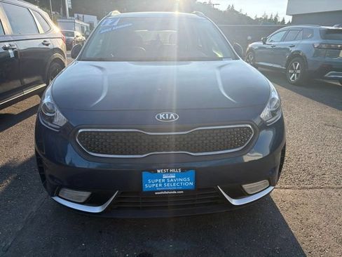 Used 2017 Kia Niro EX FWD image 2