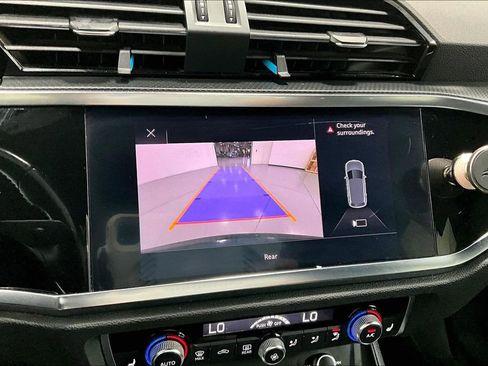 Used 2020 Audi Q3 2.0T Premium image 30