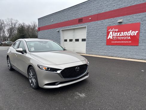 Used 2025 MAZDA MAZDA3 s image 1