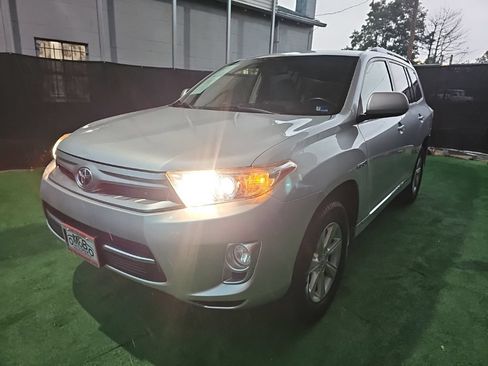 Used 2013 Toyota Highlander 4WD Hybrid image 1