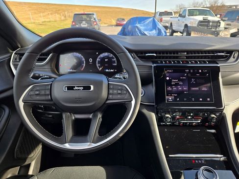 New 2025 Jeep Grand Cherokee Laredo X image 17