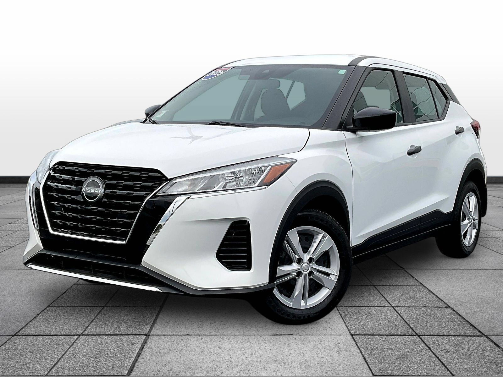 Used 2025 Nissan Kicks Play S FWD image 3