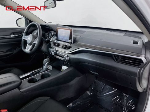 Used 2025 Nissan Altima 2.5 SV FWD image 36