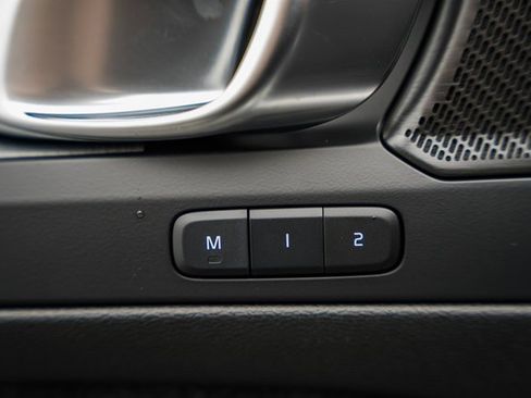 Certified 2025 Volvo XC40 B5 Ultra w/ Climate Package image 39