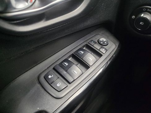 Used 2019 Jeep Cherokee Latitude Plus FWD image 27
