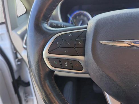 Used 2020 Chrysler Pacifica Touring-L w/ Tire & Wheel Group image 14