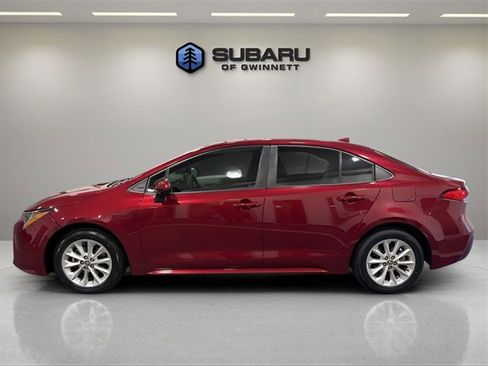 Used 2022 Toyota Corolla LE image 2