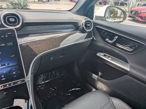 Certified 2025 Mercedes-Benz GLC 300 image 4