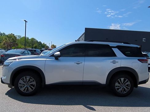 Certified 2025 Nissan Pathfinder SV w/ SV Premium Package FWD image 7