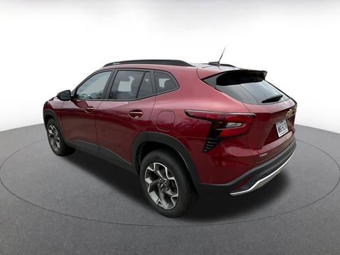 Used 2025 Chevrolet Trax LT w/ LT Convenience Package image 5