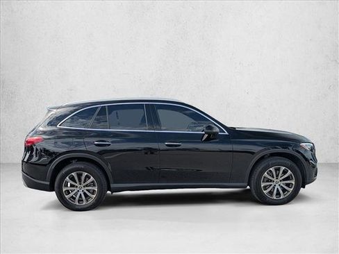 Used 2025 Mercedes-Benz GLC 300 4MATIC image 4