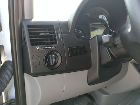 Used 2018 Mercedes-Benz Sprinter 2500 image 25